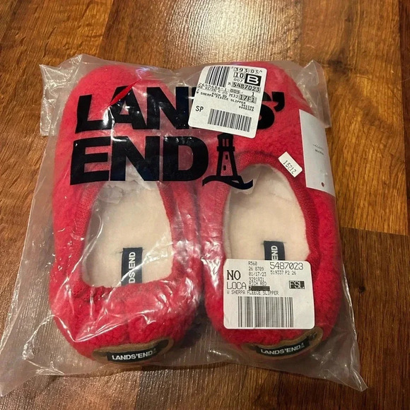 Lands' End Shoes - NWT Lands End Faux Fur red slippers size 7